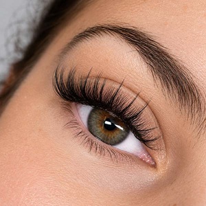 Nahaufnahme Wimpernverlängerung Foxy Eye